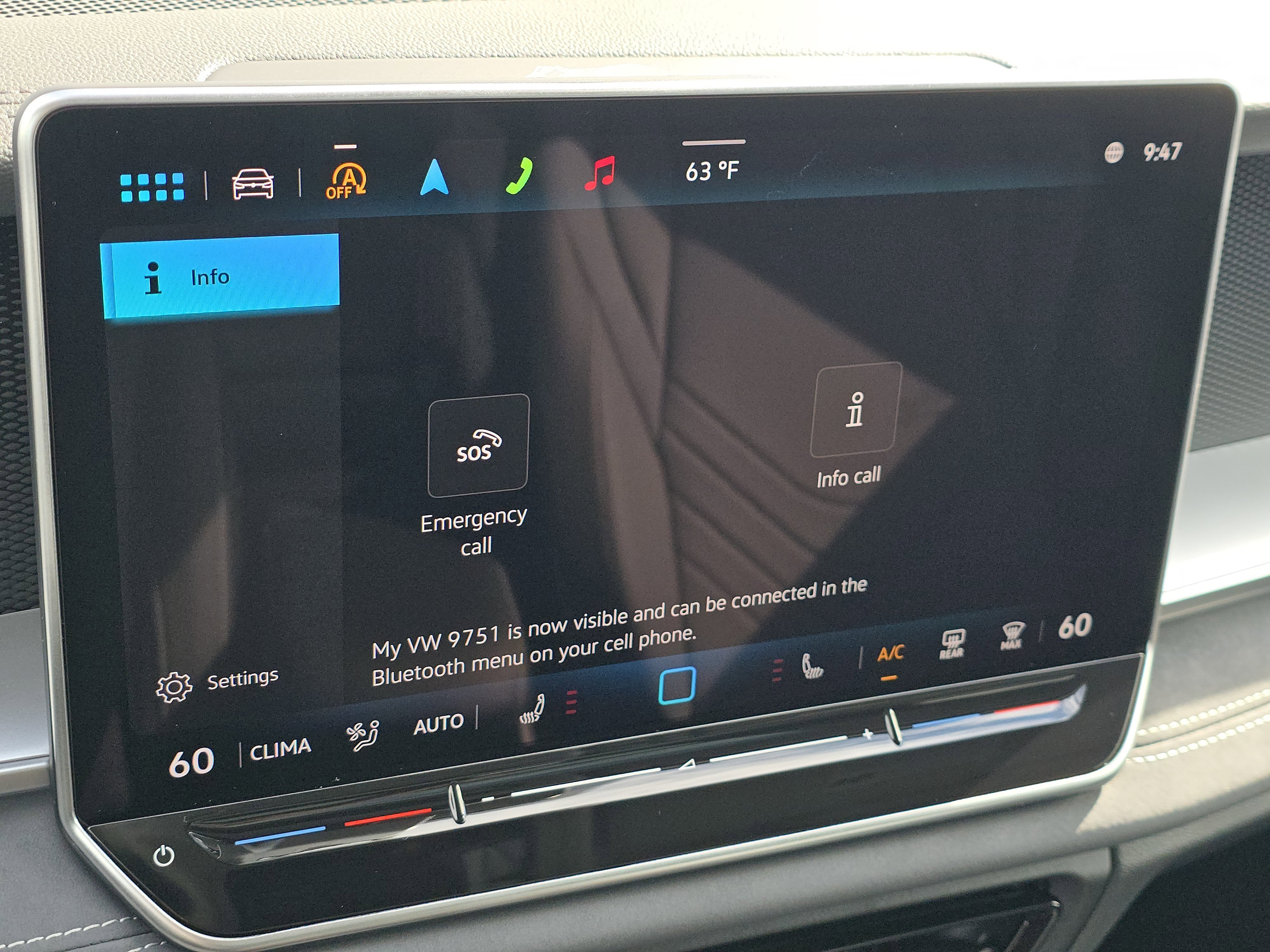 New 2025 Volkswagen Tiguan SE image 12