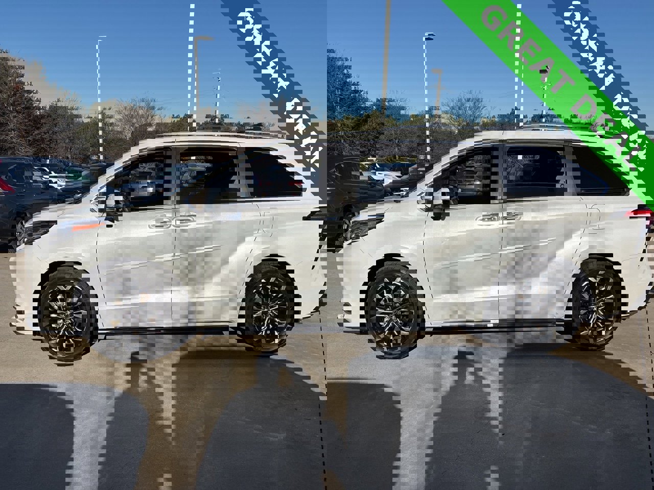 Used 2025 Toyota Sienna Platinum image 8