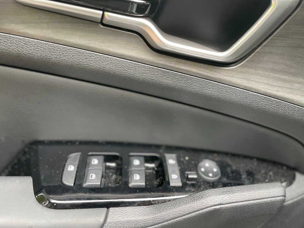 Used 2025 Kia Sportage X-Line w/ Premium Package image 9