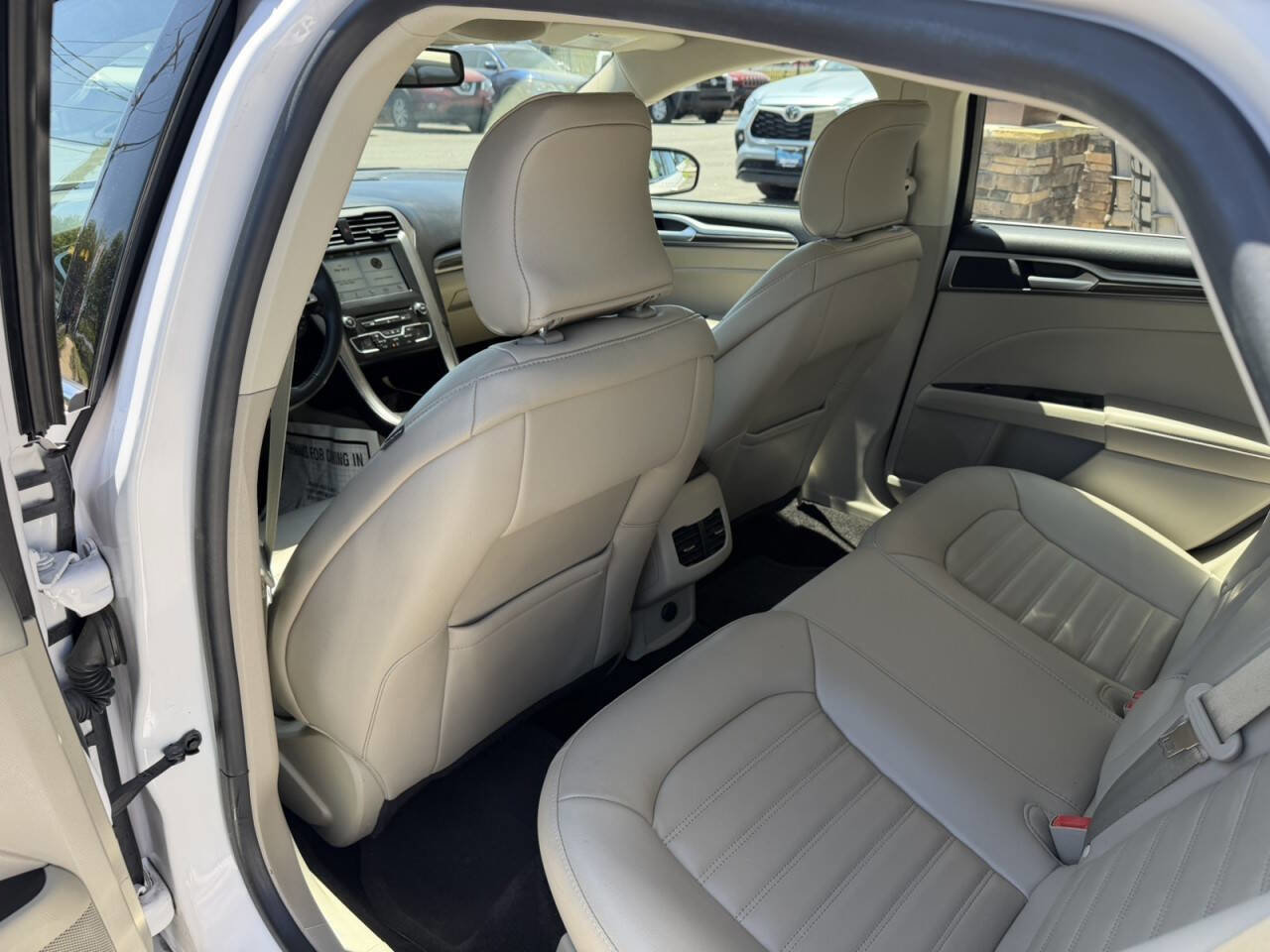 Used 2018 Ford Fusion SE w/ Fusion SE Technology Package FWD image 21
