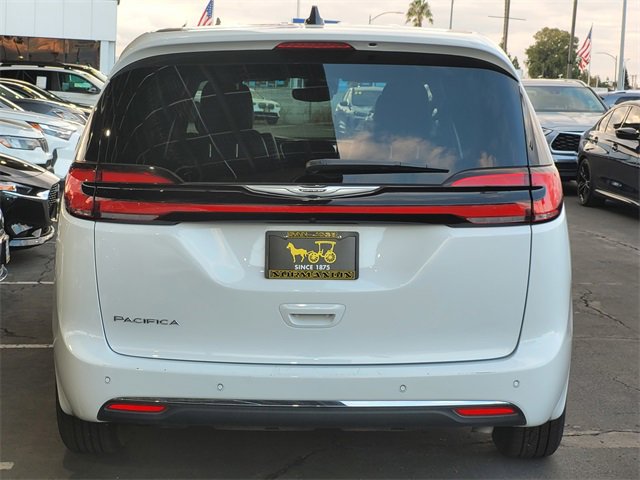 Certified 2025 Chrysler Pacifica Select image 5
