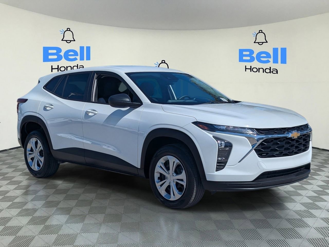 Used 2025 Chevrolet Trax LS image 6