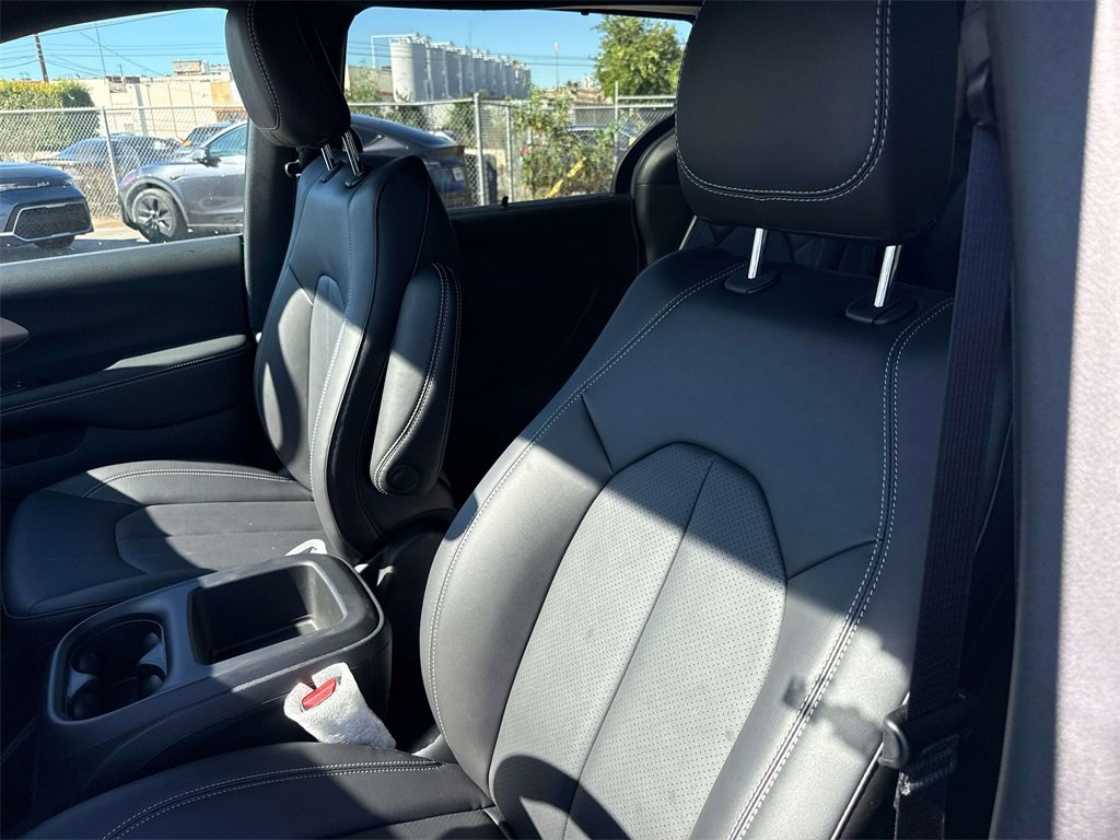 New 2026 Chrysler Pacifica Select image 22