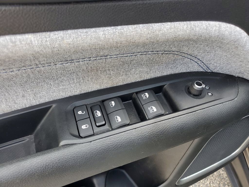 Used 2023 Jeep Compass Sport image 14