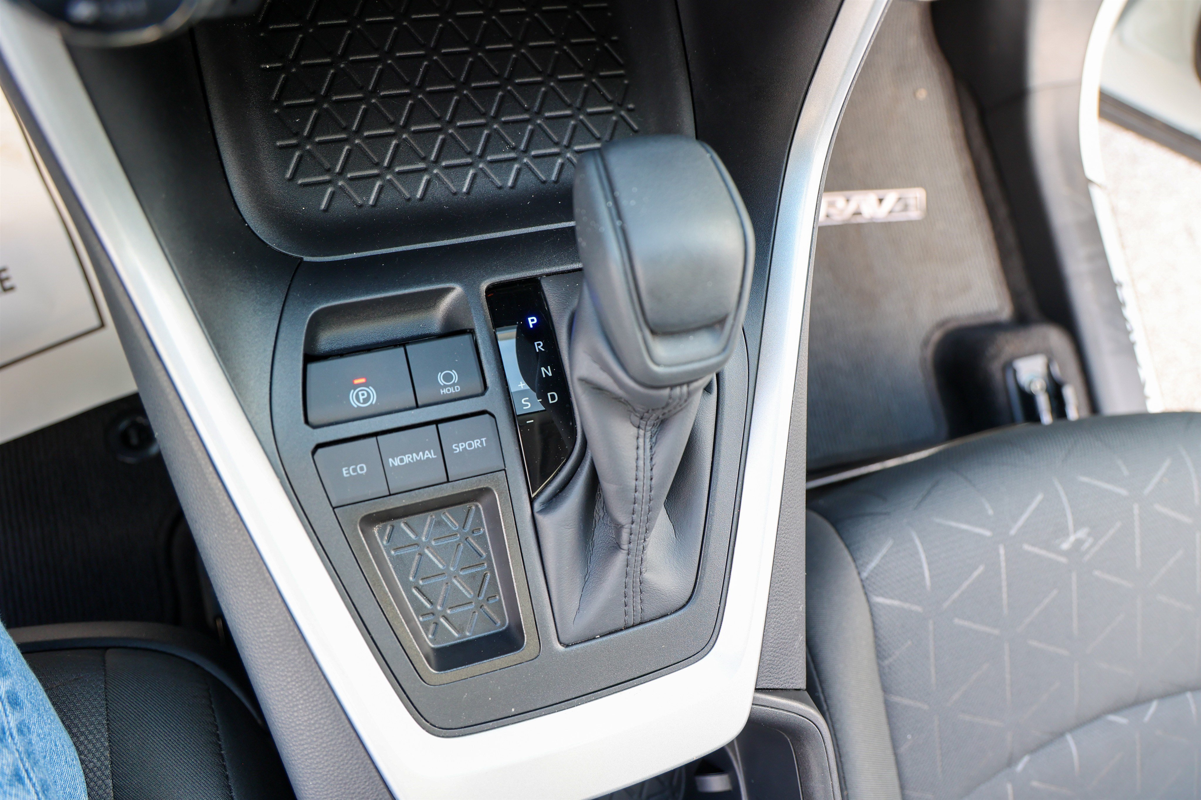 Certified 2025 Toyota RAV4 XLE w/ Convenience Package FWD image 25