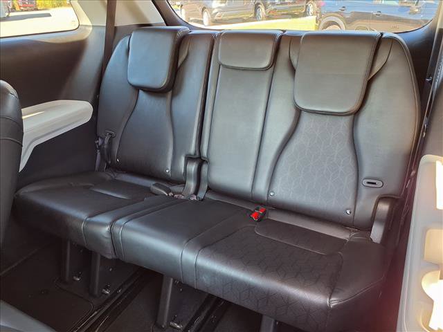 Used 2024 Kia Carnival LX image 10