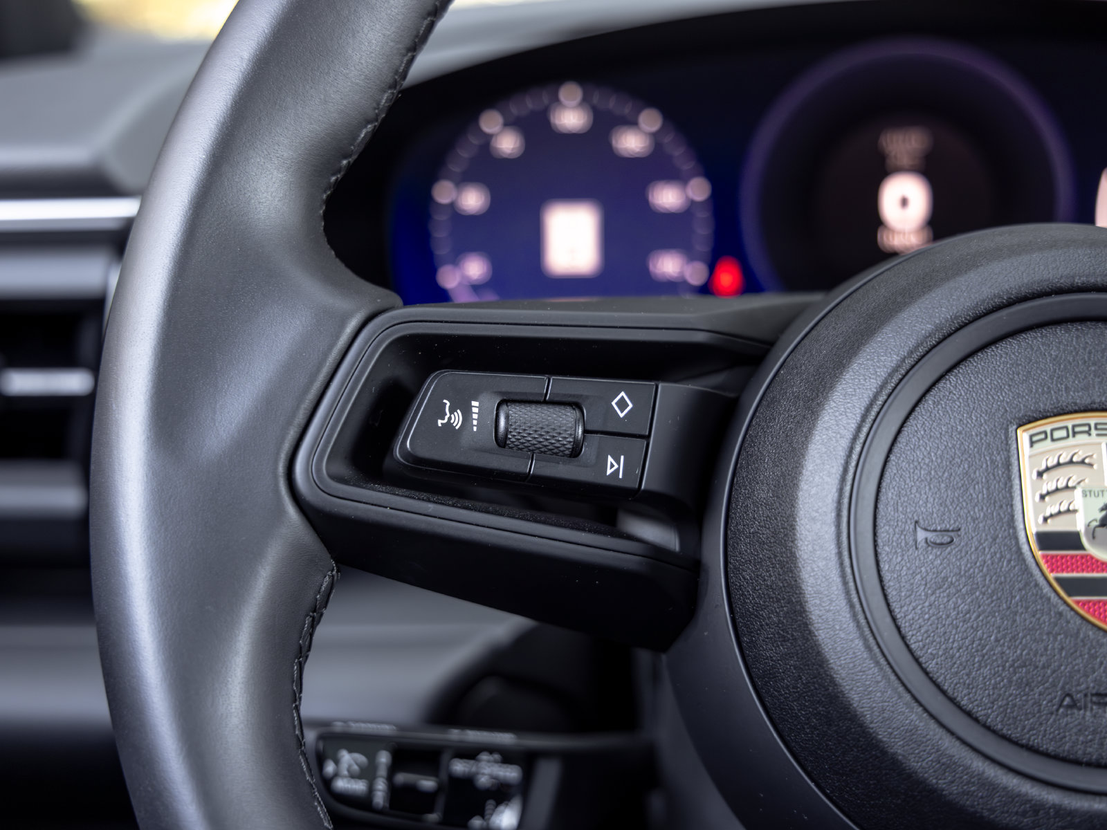 Certified 2025 Porsche Macan Electric RWD image 29