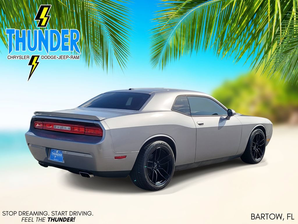 Used 2014 Dodge Challenger R/T RWD image 4