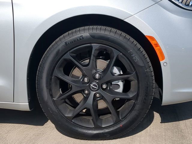 New 2026 Chrysler Pacifica Select w/ S Appearance Package image 11