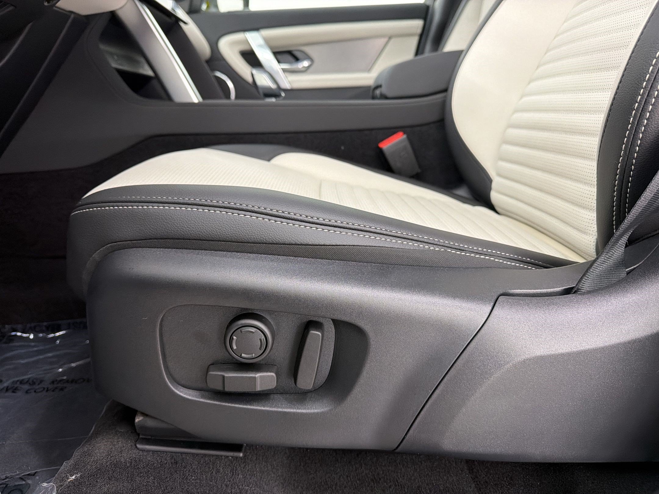 New 2026 Land Rover Discovery Sport Landmark AWD/4WD image 14