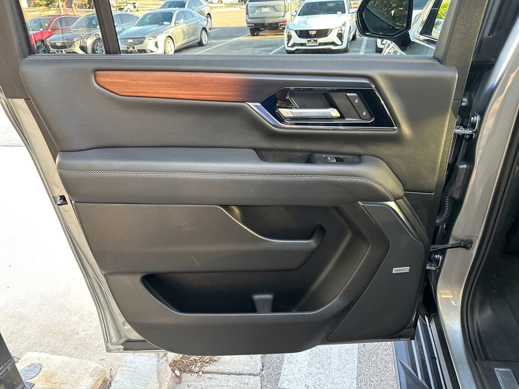 Used 2025 GMC Yukon XL Denali AWD/4WD image 28