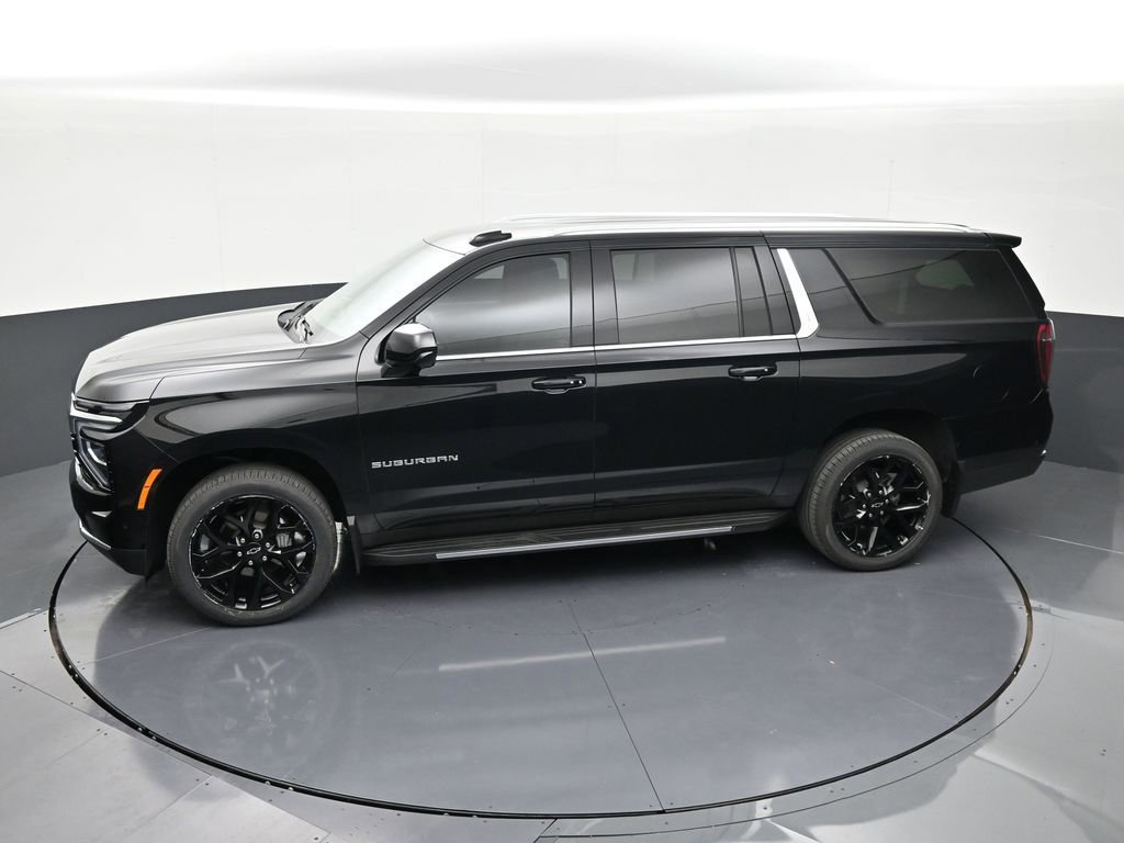 Used 2025 Chevrolet Suburban LT RWD image 13