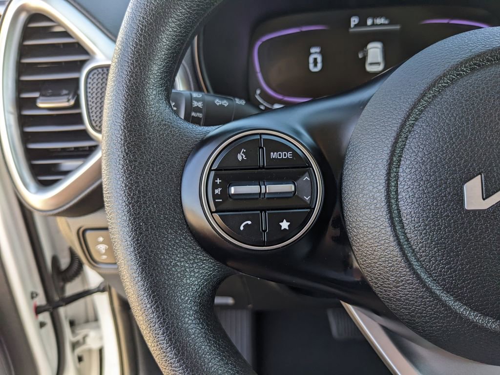 Certified 2025 Kia Soul LX image 30