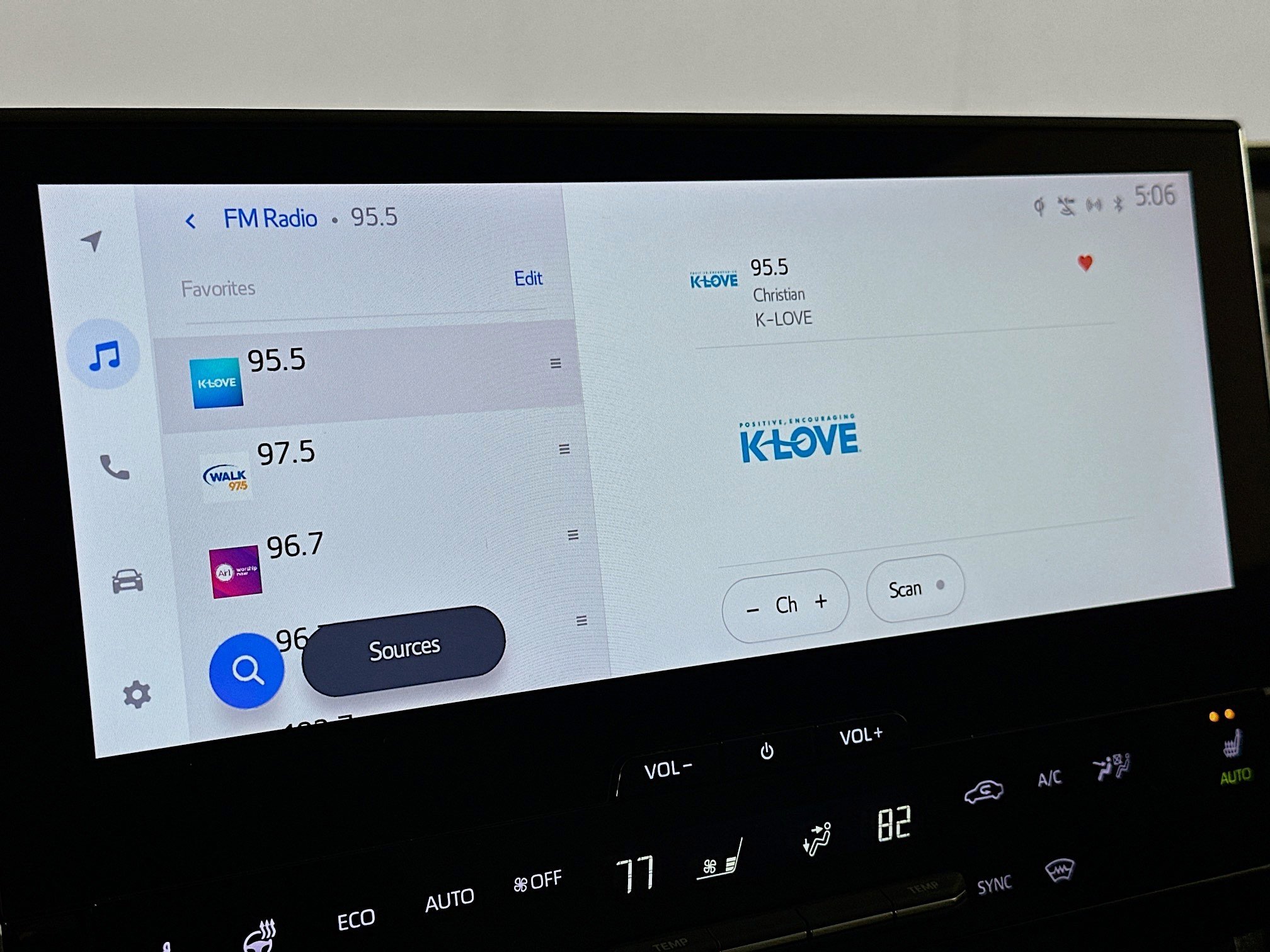 Used 2023 Subaru Solterra Limited image 21