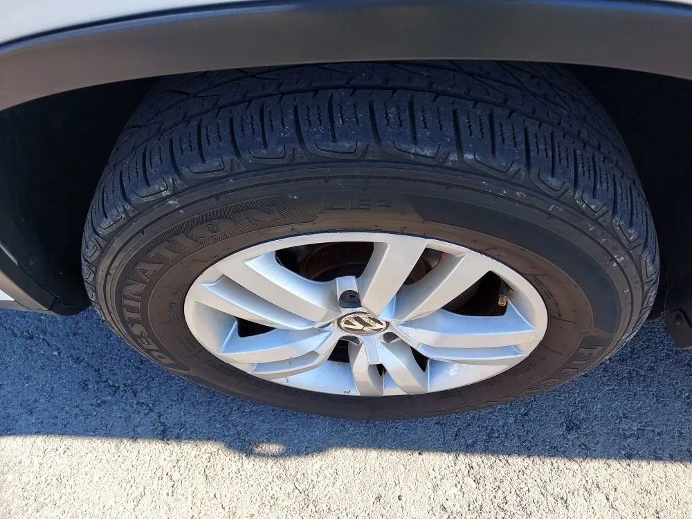 Used 2016 Volkswagen Tiguan SE image 24
