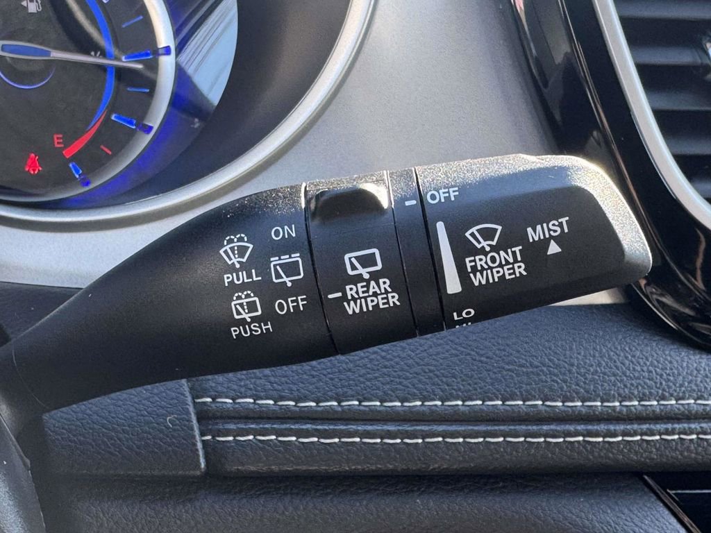 Used 2024 Chrysler Pacifica Limited FWD image 22
