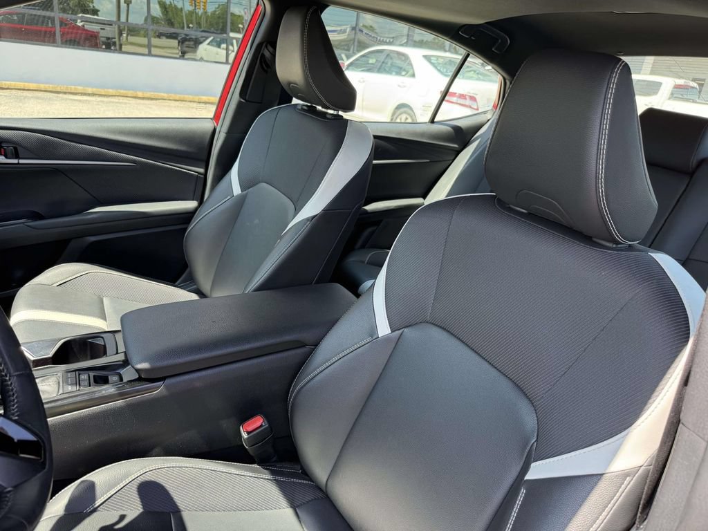 Used 2025 Toyota Camry SE w/ Convenience Package FWD image 11