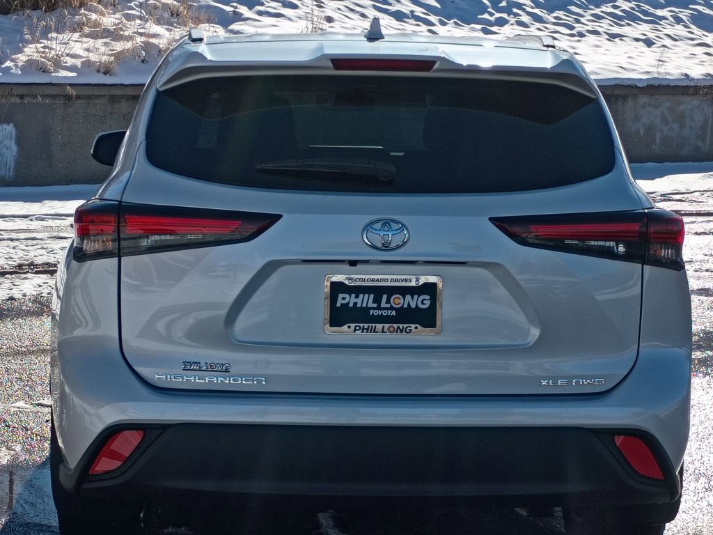 Used 2024 Toyota Highlander XLE image 5
