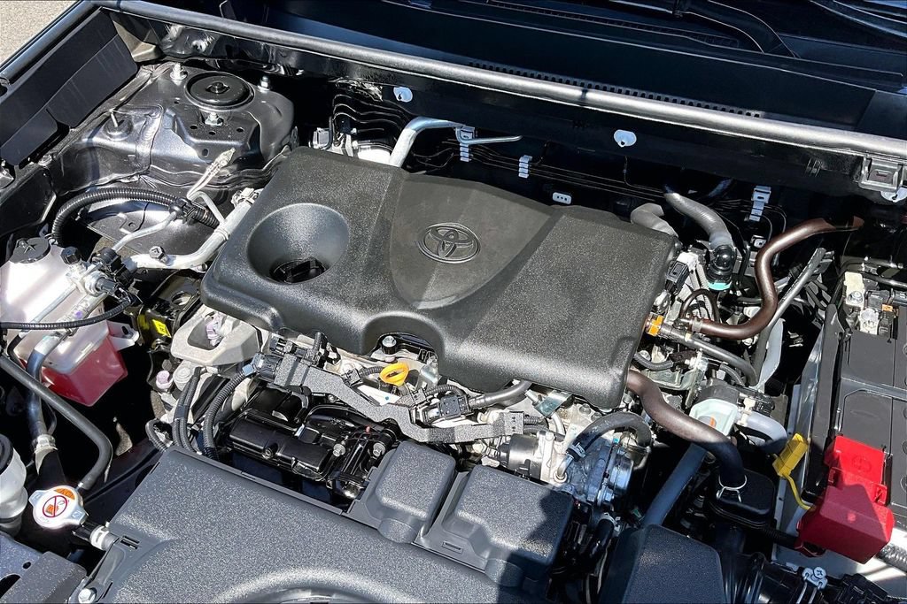 Used 2024 Toyota RAV4 XLE AWD/4WD image 30