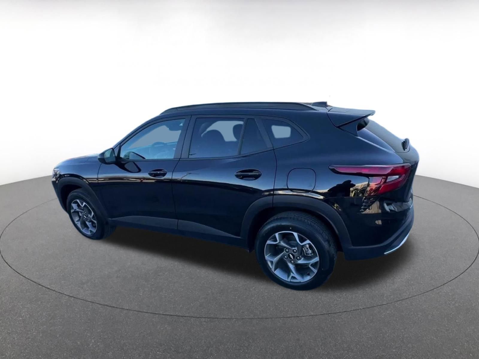 Used 2025 Chevrolet Trax LT w/ LT Convenience Package image 10