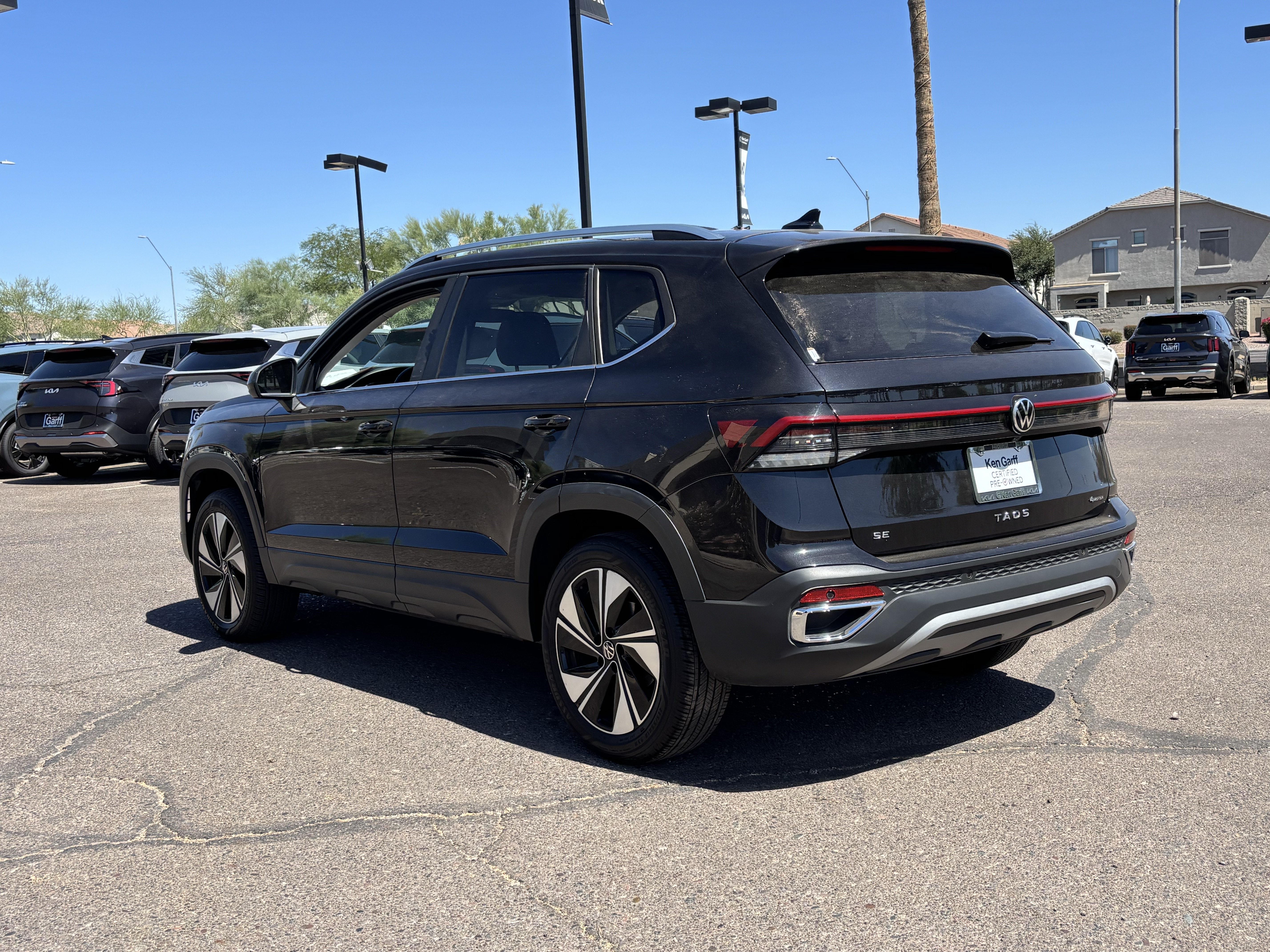 Used 2025 Volkswagen Taos SE AWD/4WD image 4