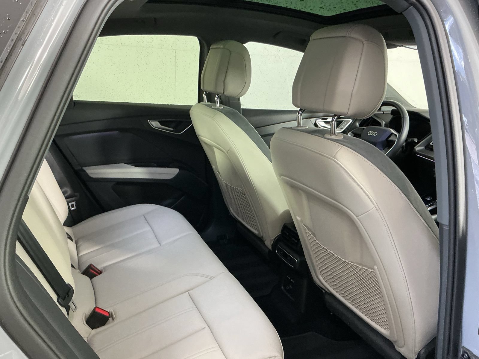 Used 2023 Audi Q4 e-tron Prestige AWD/4WD image 16