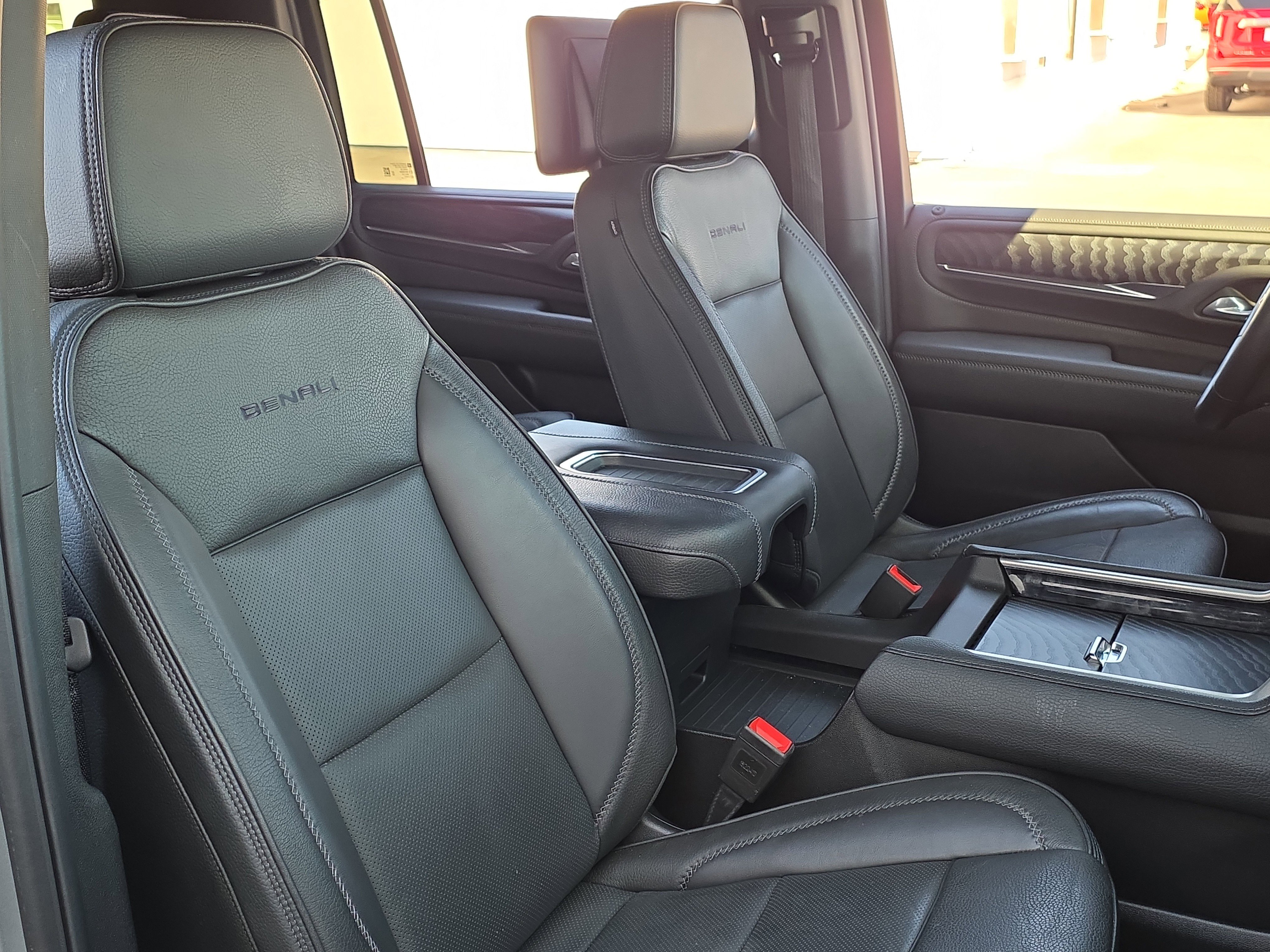 Used 2024 GMC Yukon XL Denali w/ Advanced Technology Package image 35