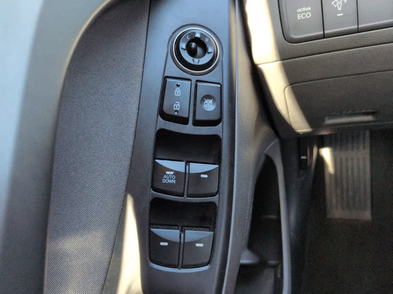 Used 2014 Hyundai Elantra SE w/ Option Group 02 FWD image 22