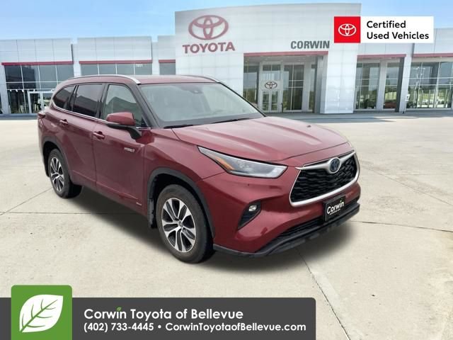 Used 2021 Toyota Highlander XLE w/ Protection Package #3 (TMS)