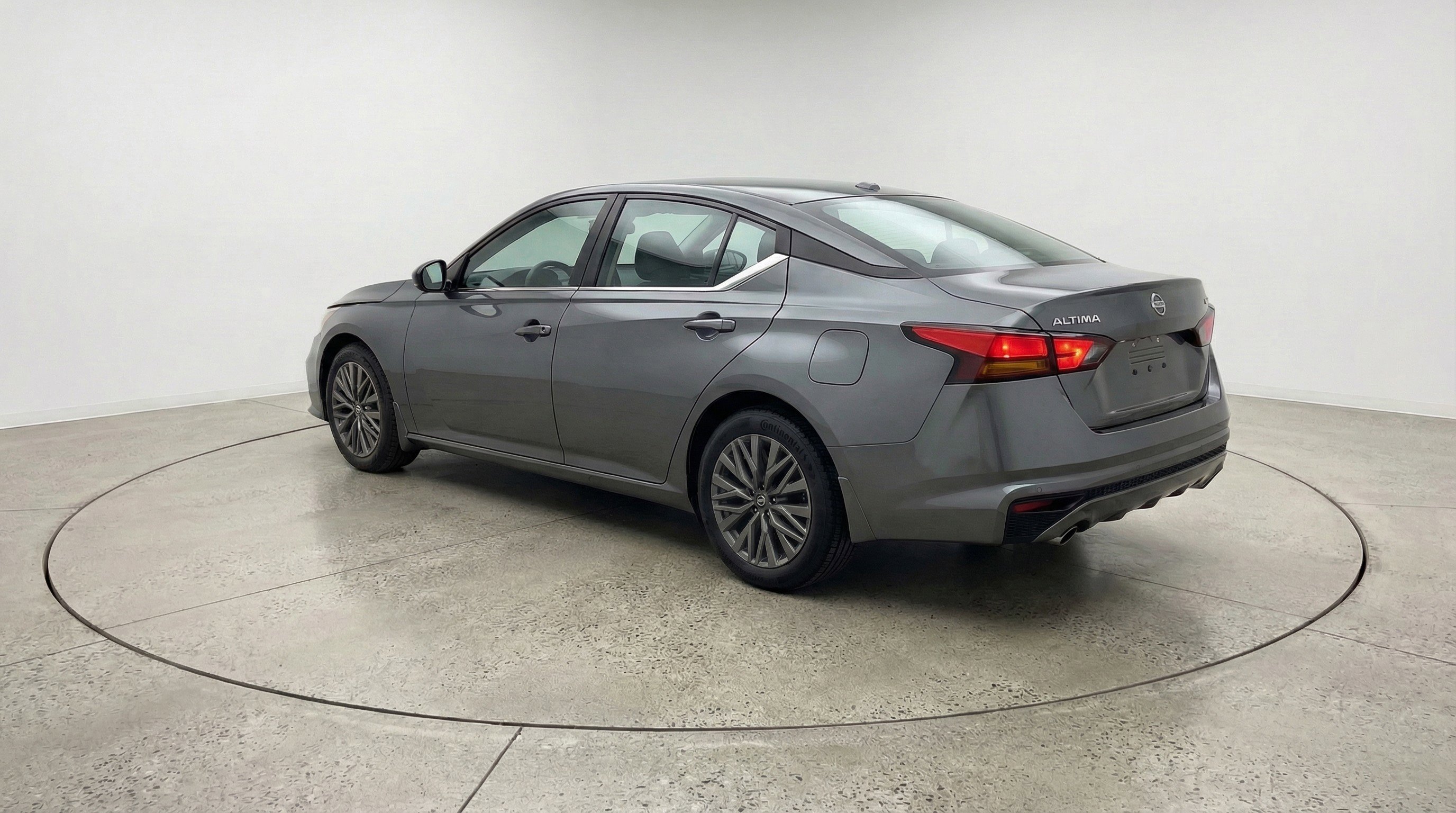 Used 2025 Nissan Altima 2.5 SV image 6