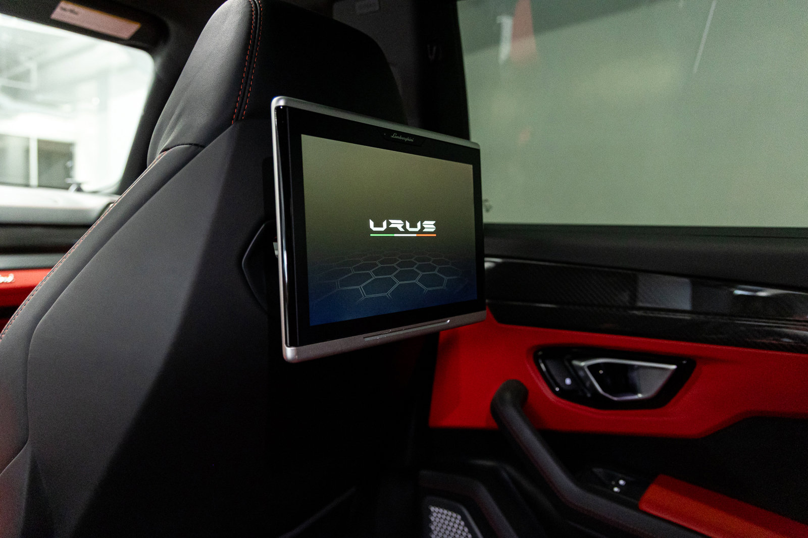 Used 2021 Lamborghini Urus image 36