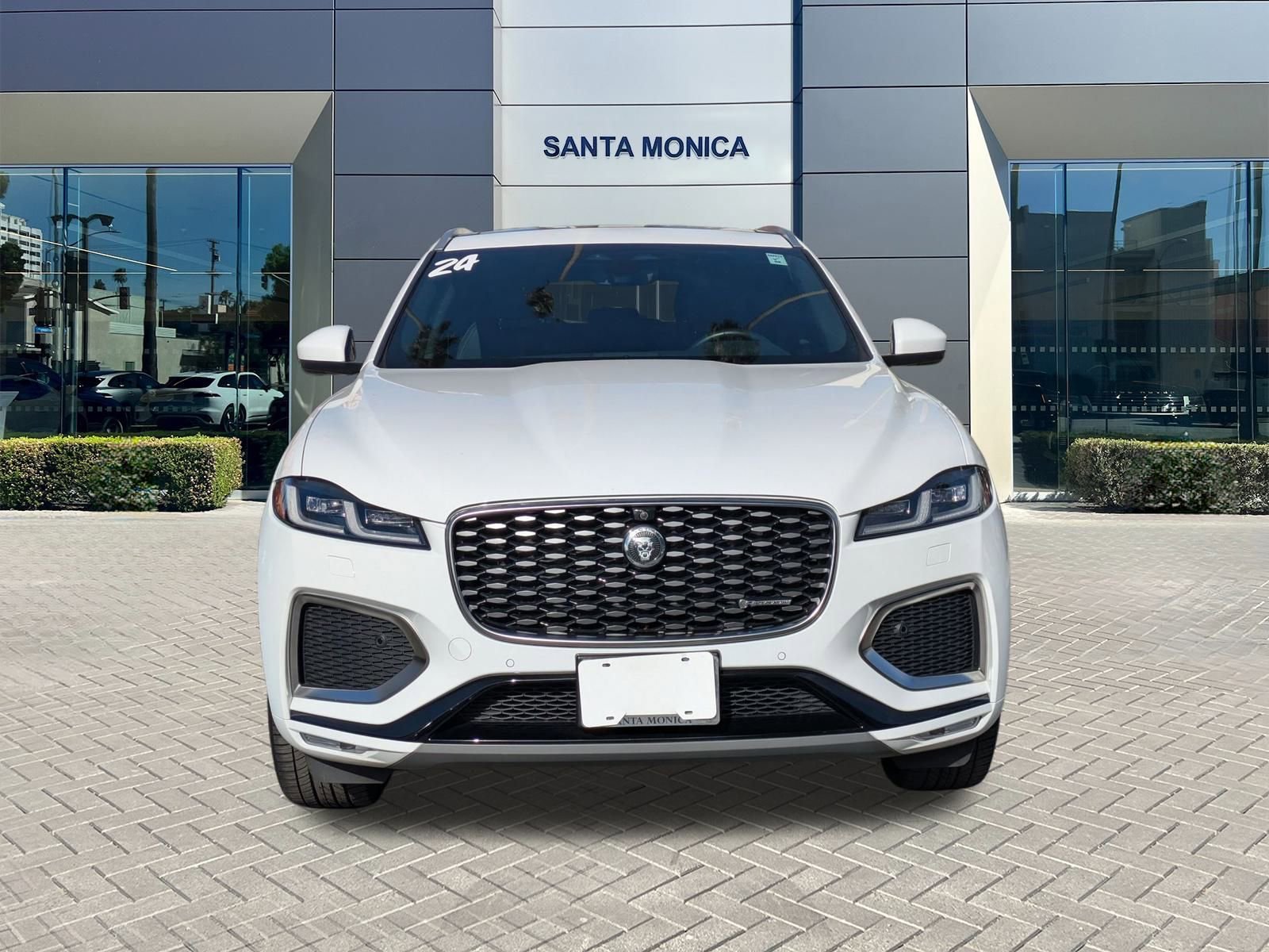 Used 2024 Jaguar F-PACE R-Dynamic S image 2