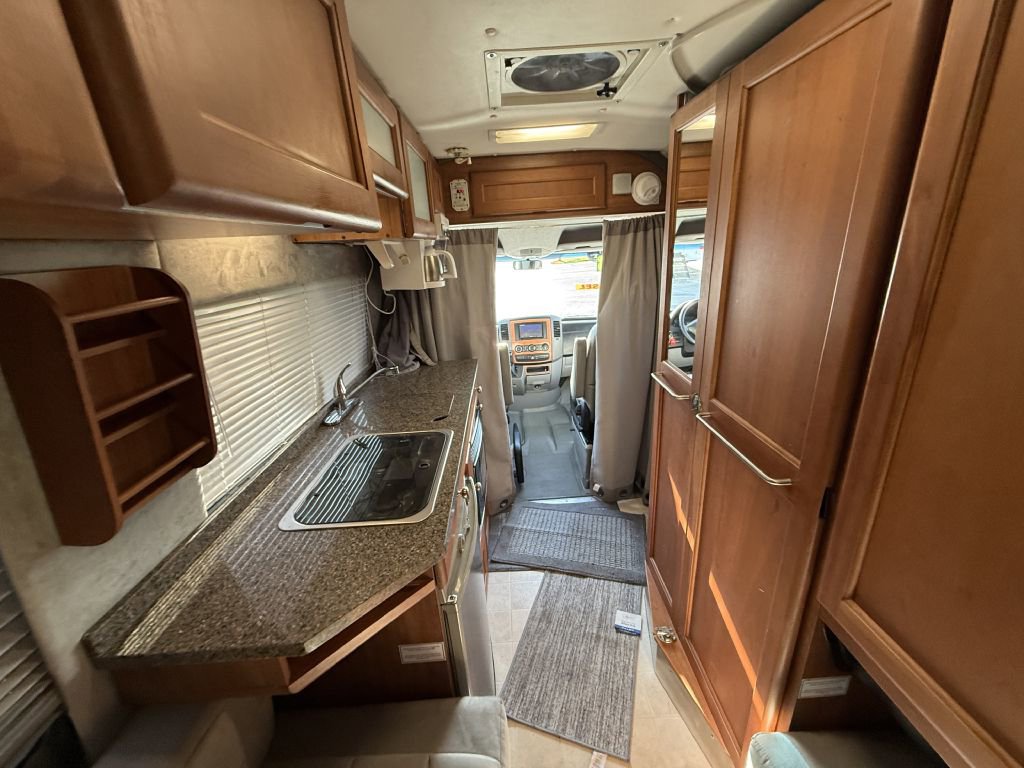 Used 2008 Dodge Sprinter 2500 w/ Trailer Tow Group image 66