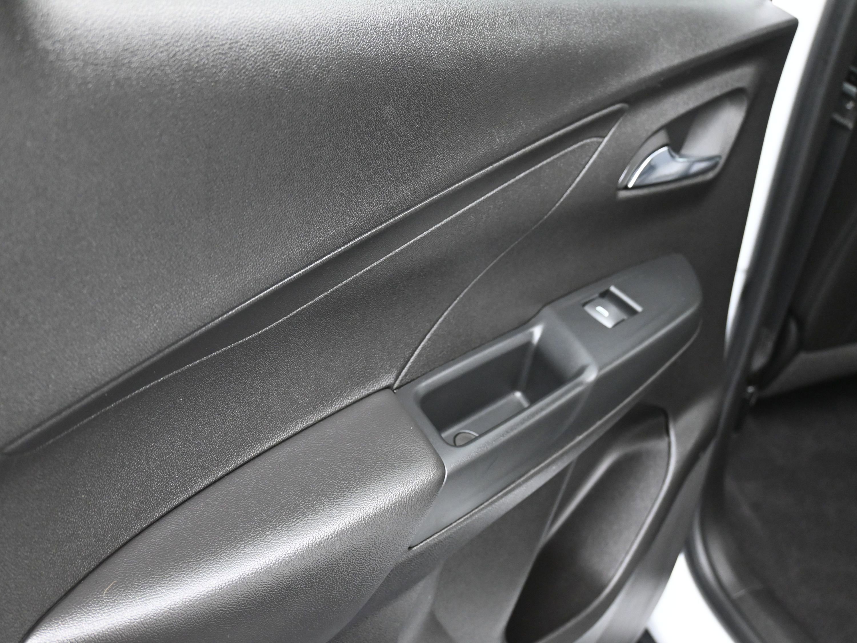 Used 2023 Chevrolet Bolt LT w/ Infotainment Package image 24