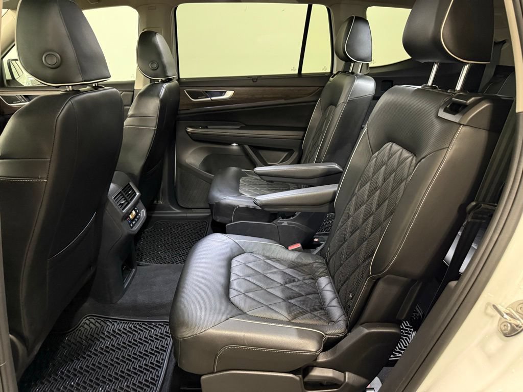 Used 2024 Volkswagen Atlas SEL Premium R-Line AWD/4WD image 17