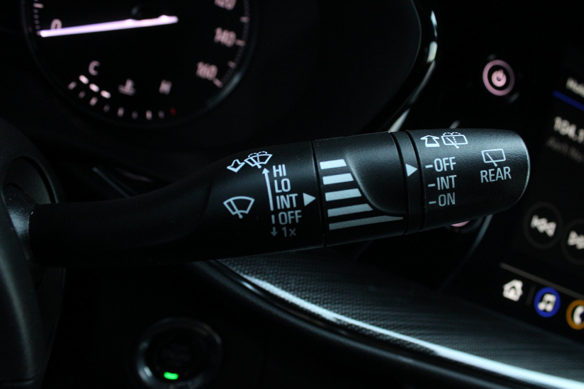 Used 2022 Buick Envision Essence w/ Sport Touring Package FWD image 34