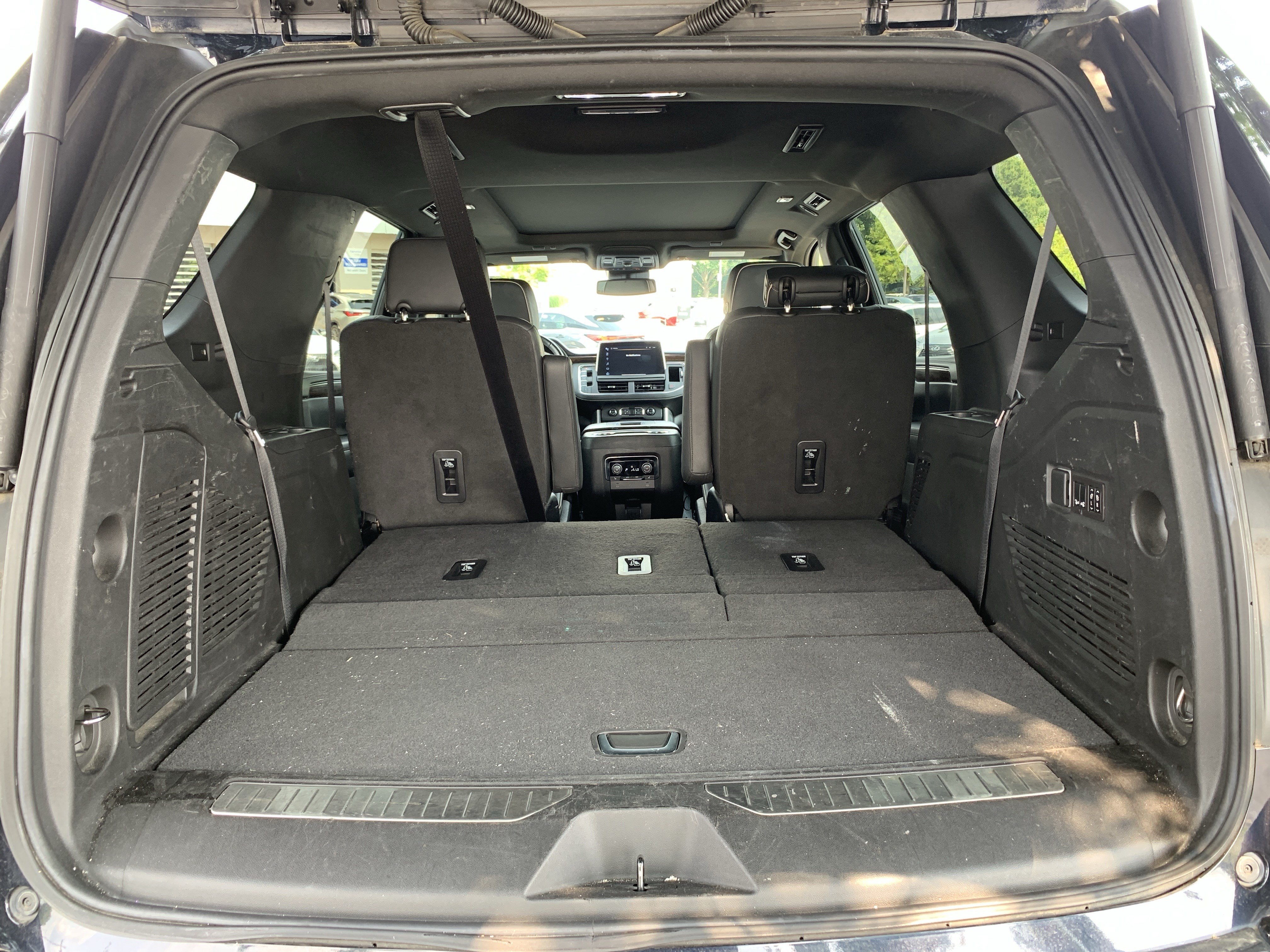 Used 2023 Chevrolet Tahoe Premier AWD/4WD image 34