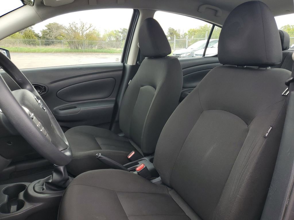 Used 2019 Nissan Versa S FWD image 5