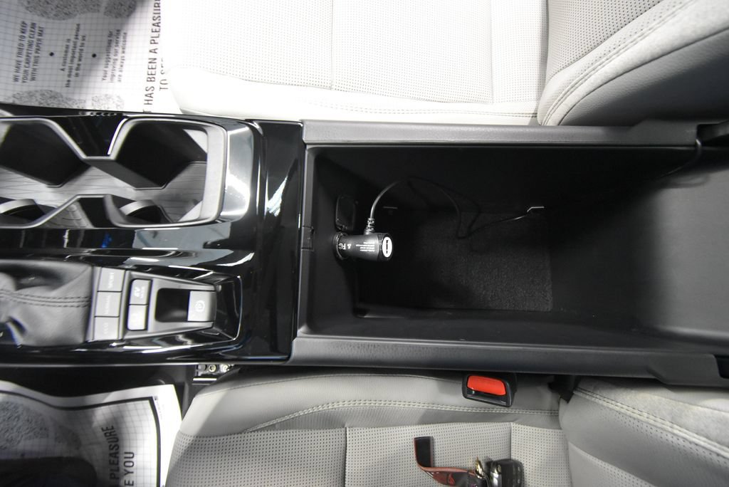 Used 2025 Toyota Camry XLE AWD/4WD image 19