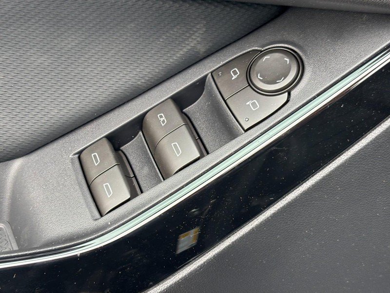 New 2026 Chevrolet Equinox LT w/ Convenience Package II FWD image 11