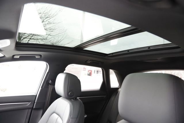 Used 2020 Audi Q3 2.0T Premium w/ Convenience Package image 16