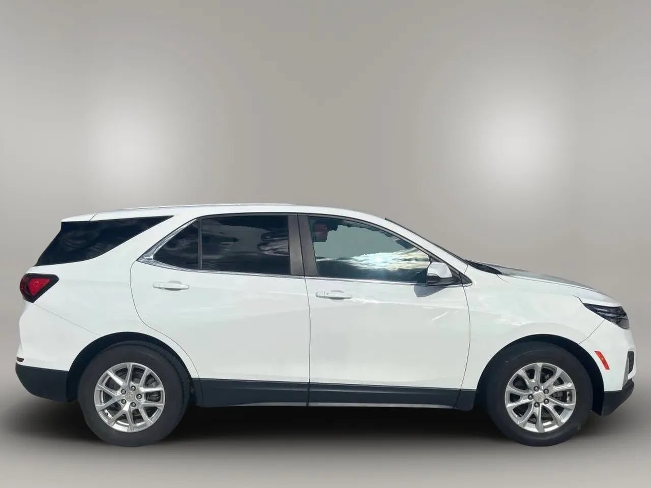 Used 2022 Chevrolet Equinox LT w/ Driver Convenience Package FWD image 7