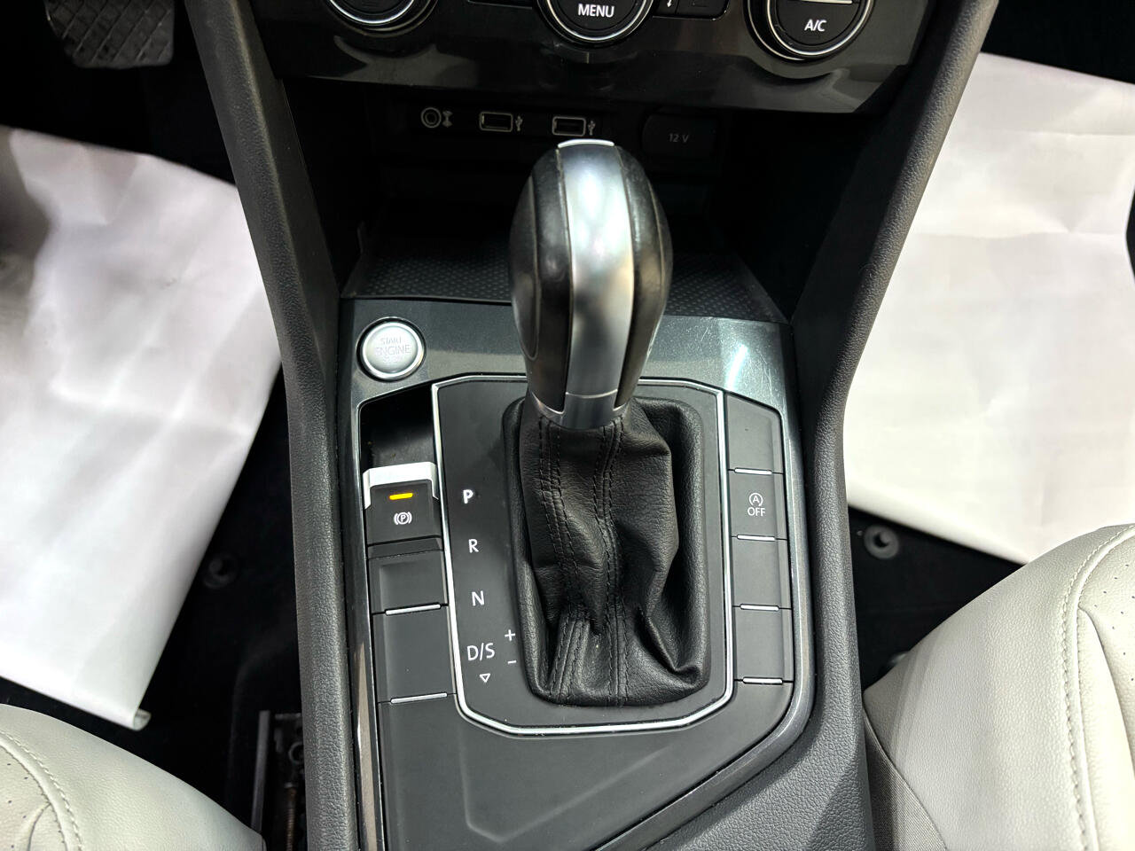 Used 2018 Volkswagen Tiguan SEL image 29