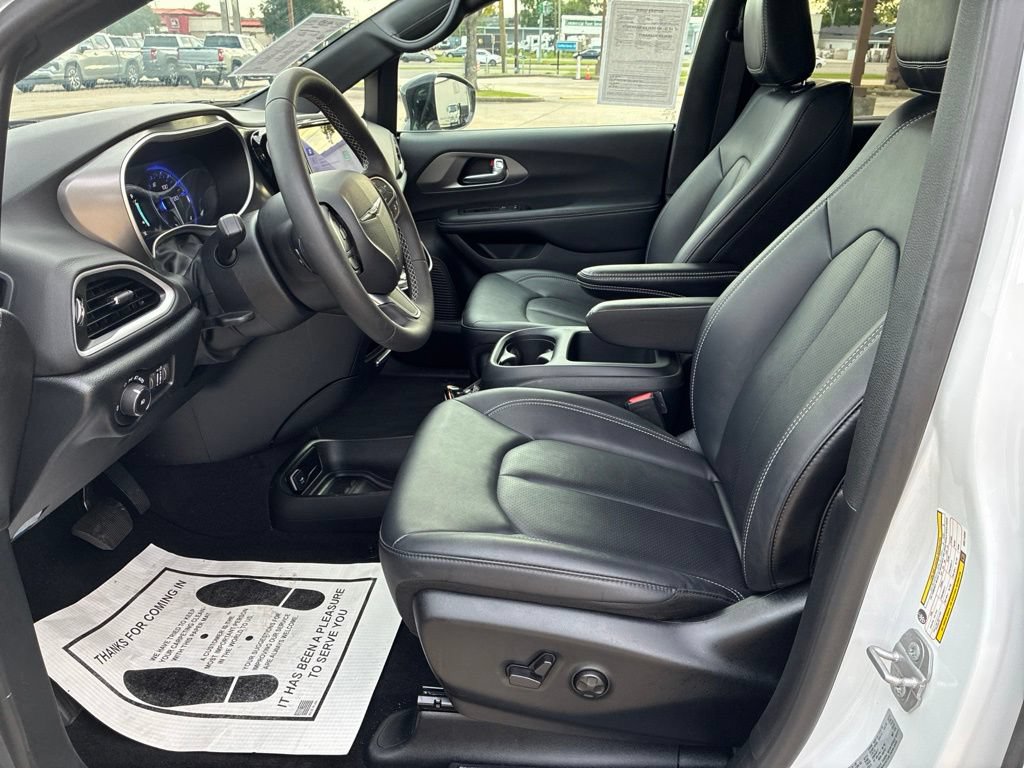 Used 2025 Chrysler Pacifica Select FWD image 23