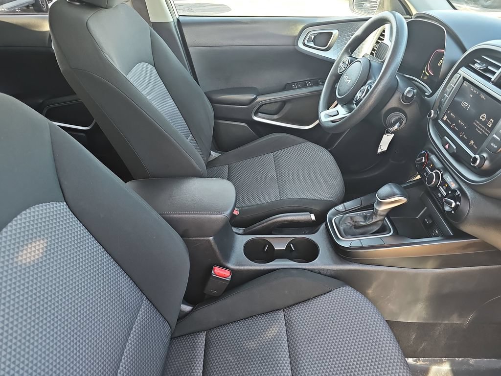Used 2024 Kia Soul LX w/ Option Group 015 FWD image 10