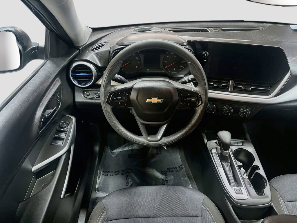 Used 2025 Chevrolet Trax LS w/ Driver Confidence Package FWD image 21