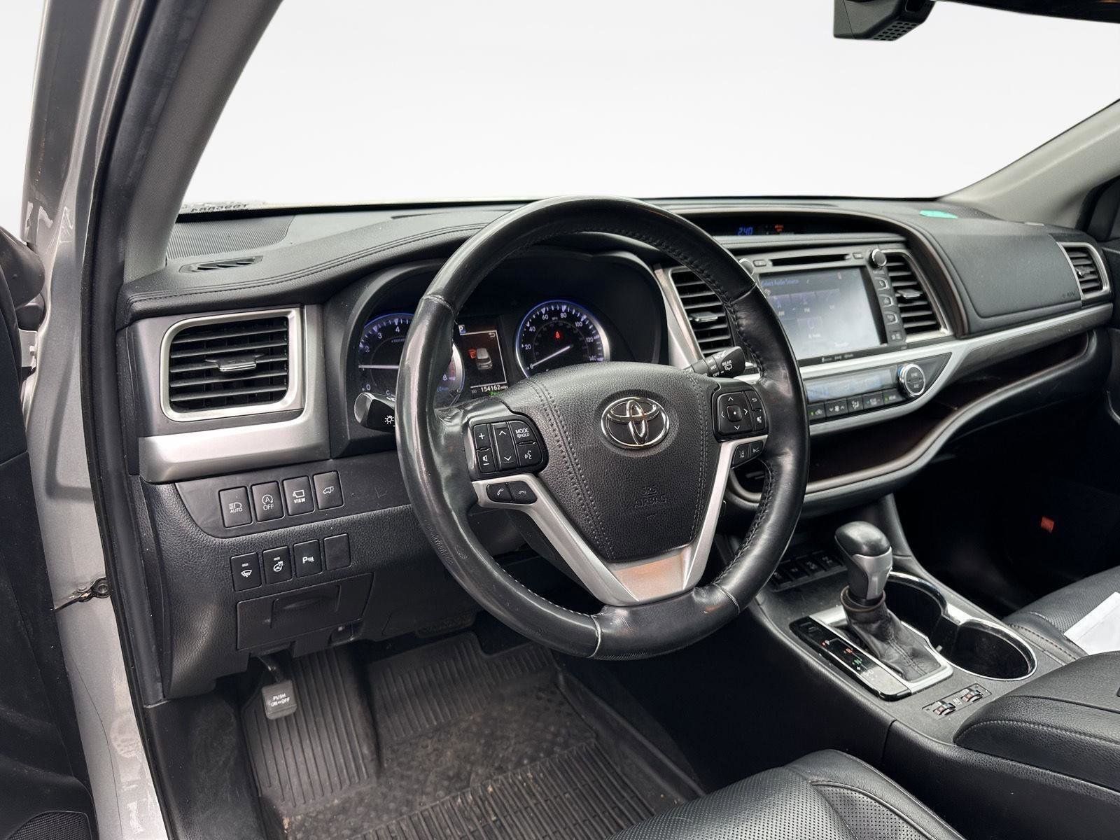 Used 2019 Toyota Highlander Limited Platinum AWD/4WD image 11