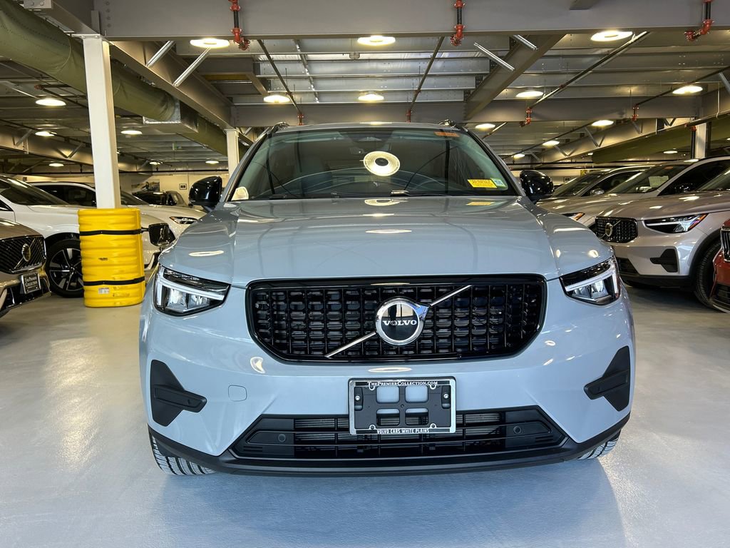 Used 2026 Volvo XC40 B5 Core w/ Climate Package image 6