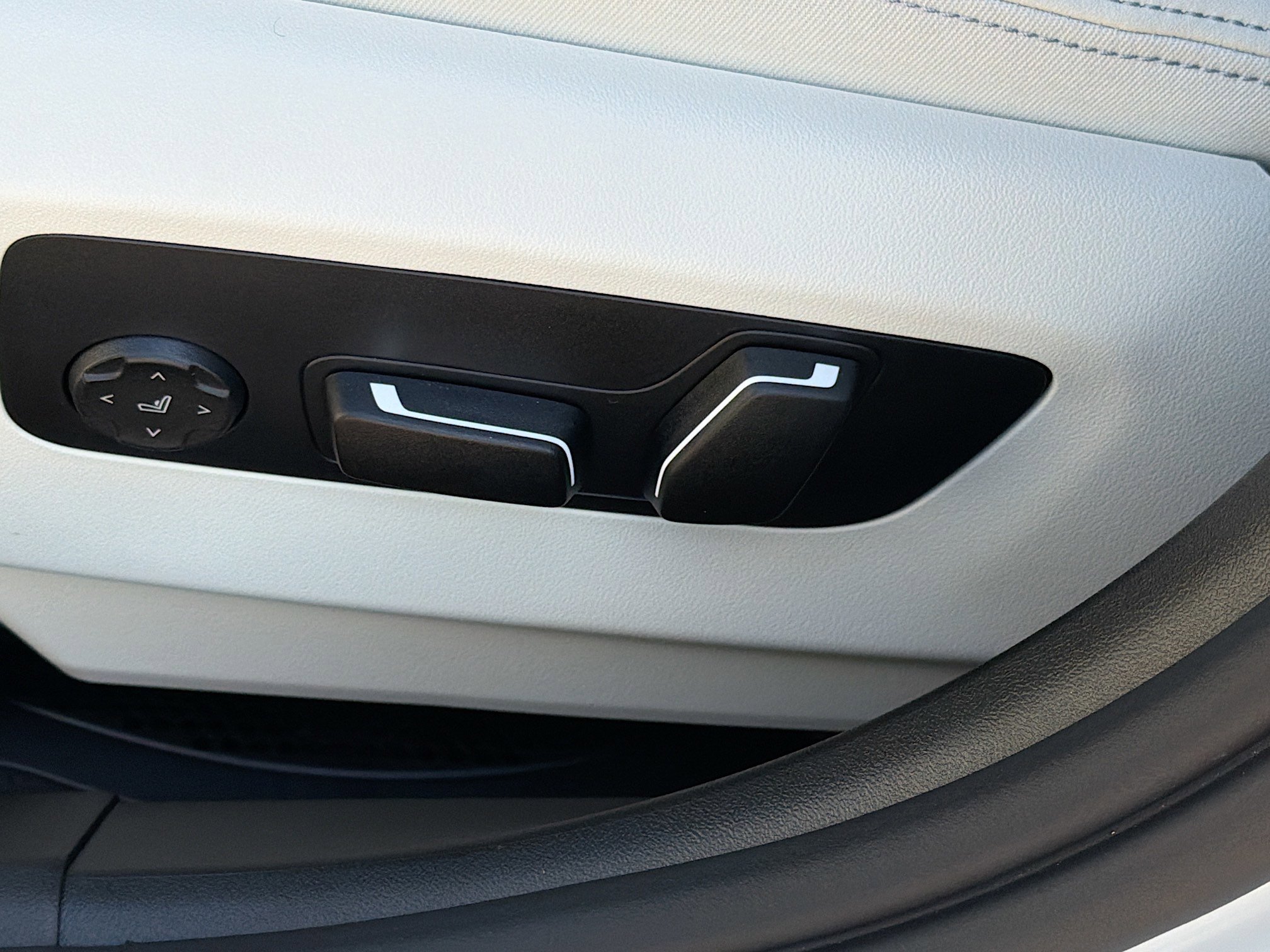 New 2026 BMW 530i w/ Convenience Package image 25