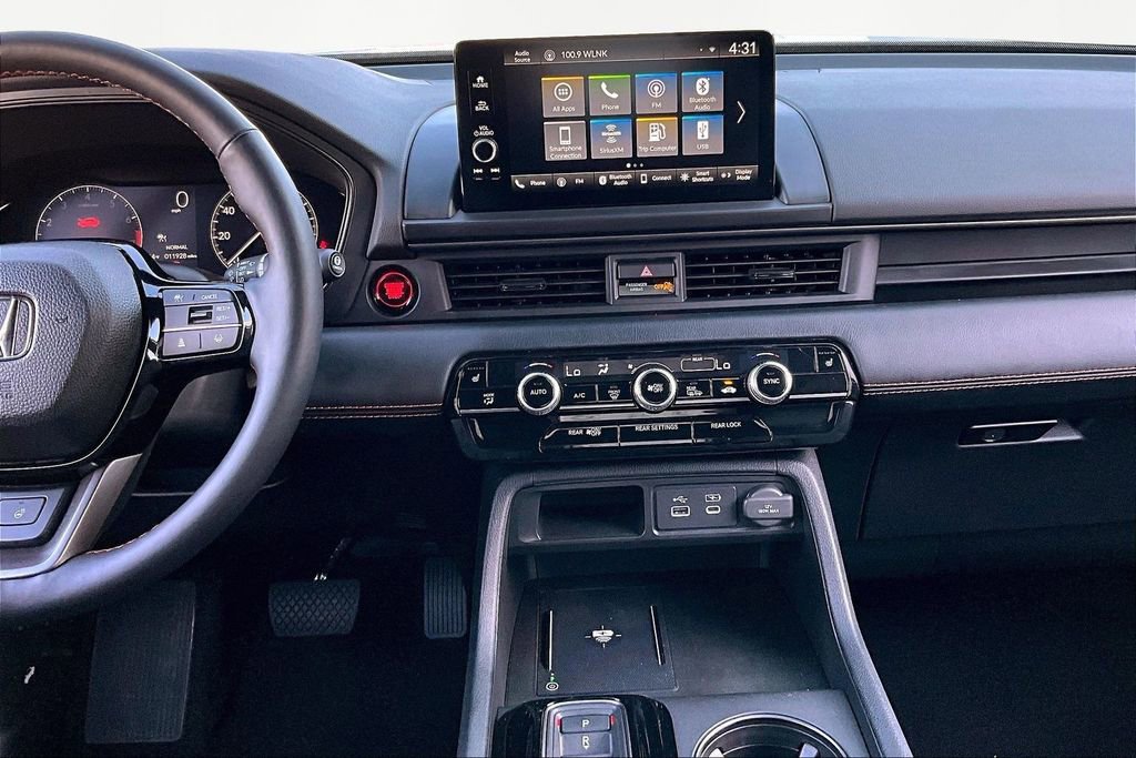 Certified 2025 Honda Pilot TrailSport image 10